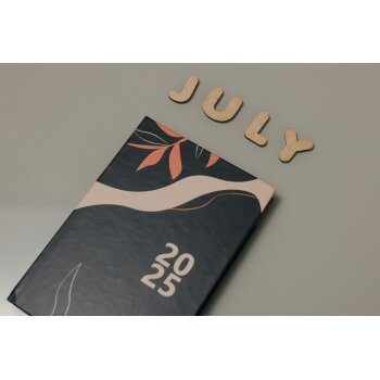 Booklet custom dengan desain elegan hasil cetakan MK Print, cocok untuk kalender tahunan atau katalog bisnis profesional
