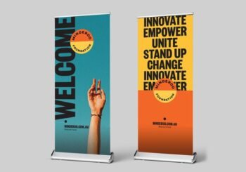 Dua Buah Banner Spanduk berwarna oren gradasi kuning dan yang satu berwarna hijau tosca